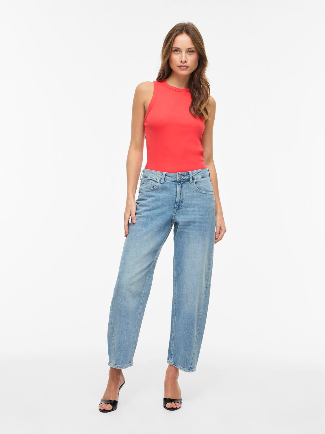 model_shot-front_full