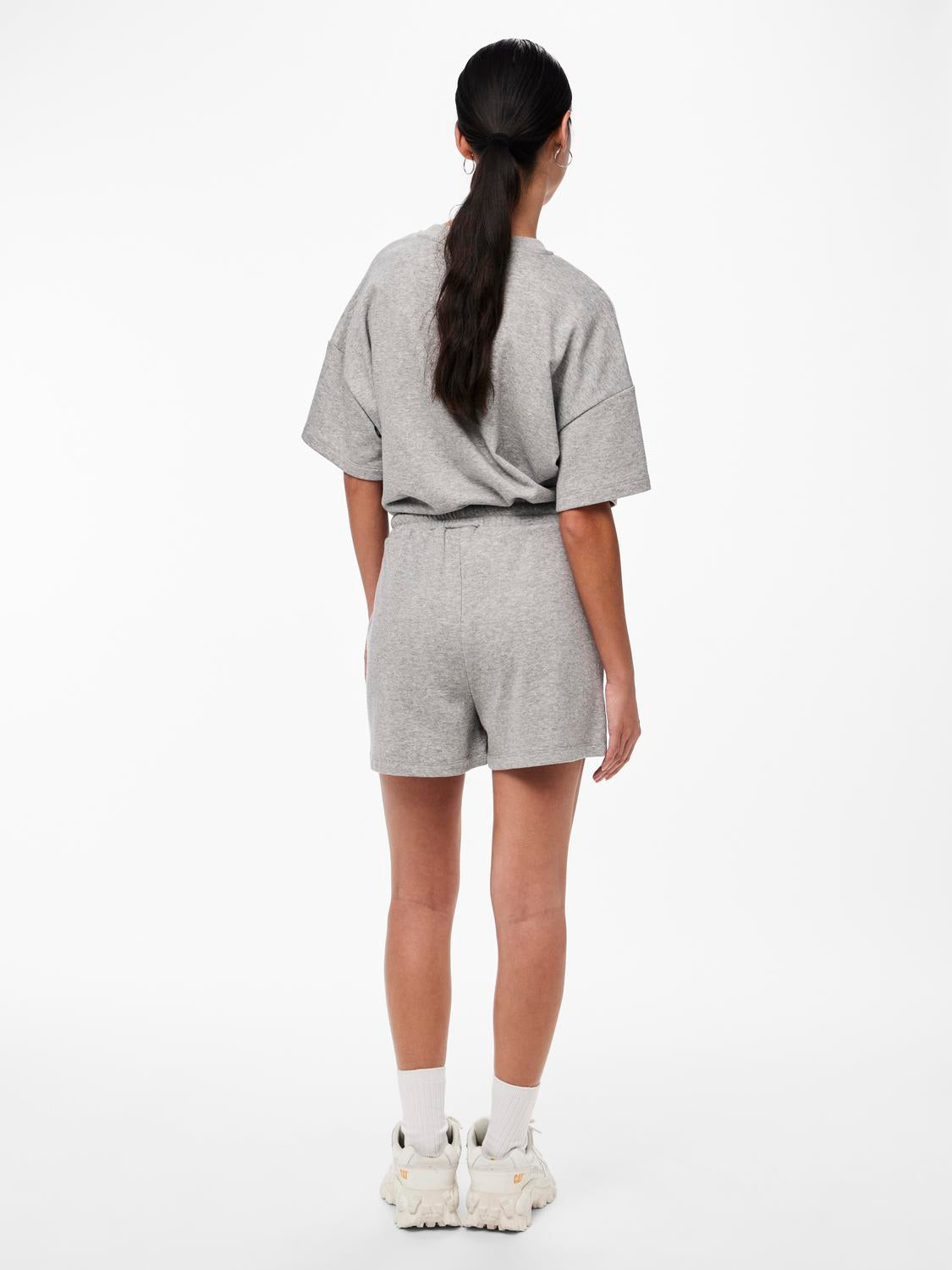 model_shot-back