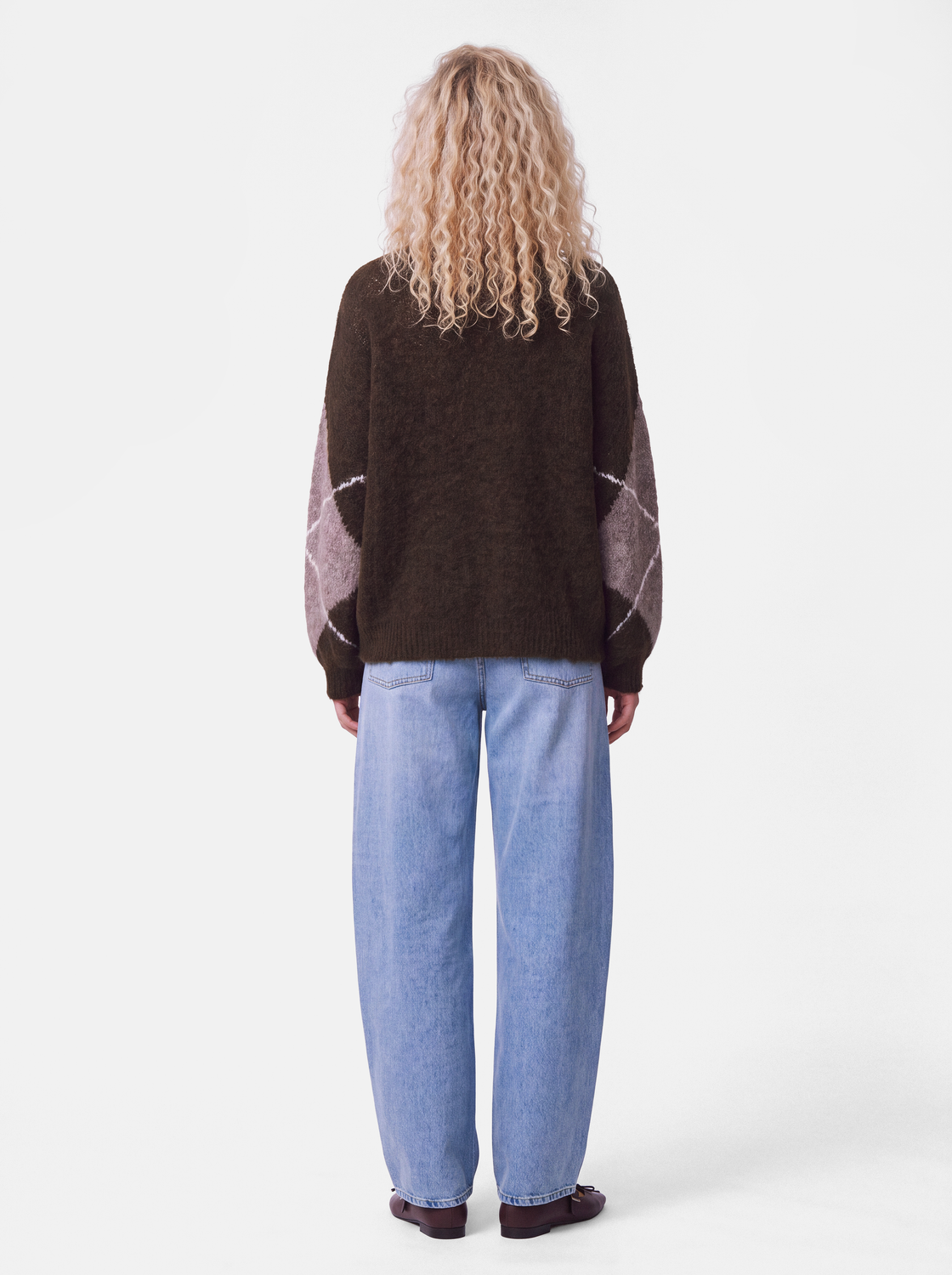 model_shot-back