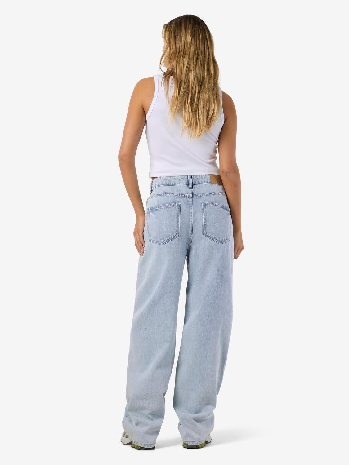 model_shot-front_full