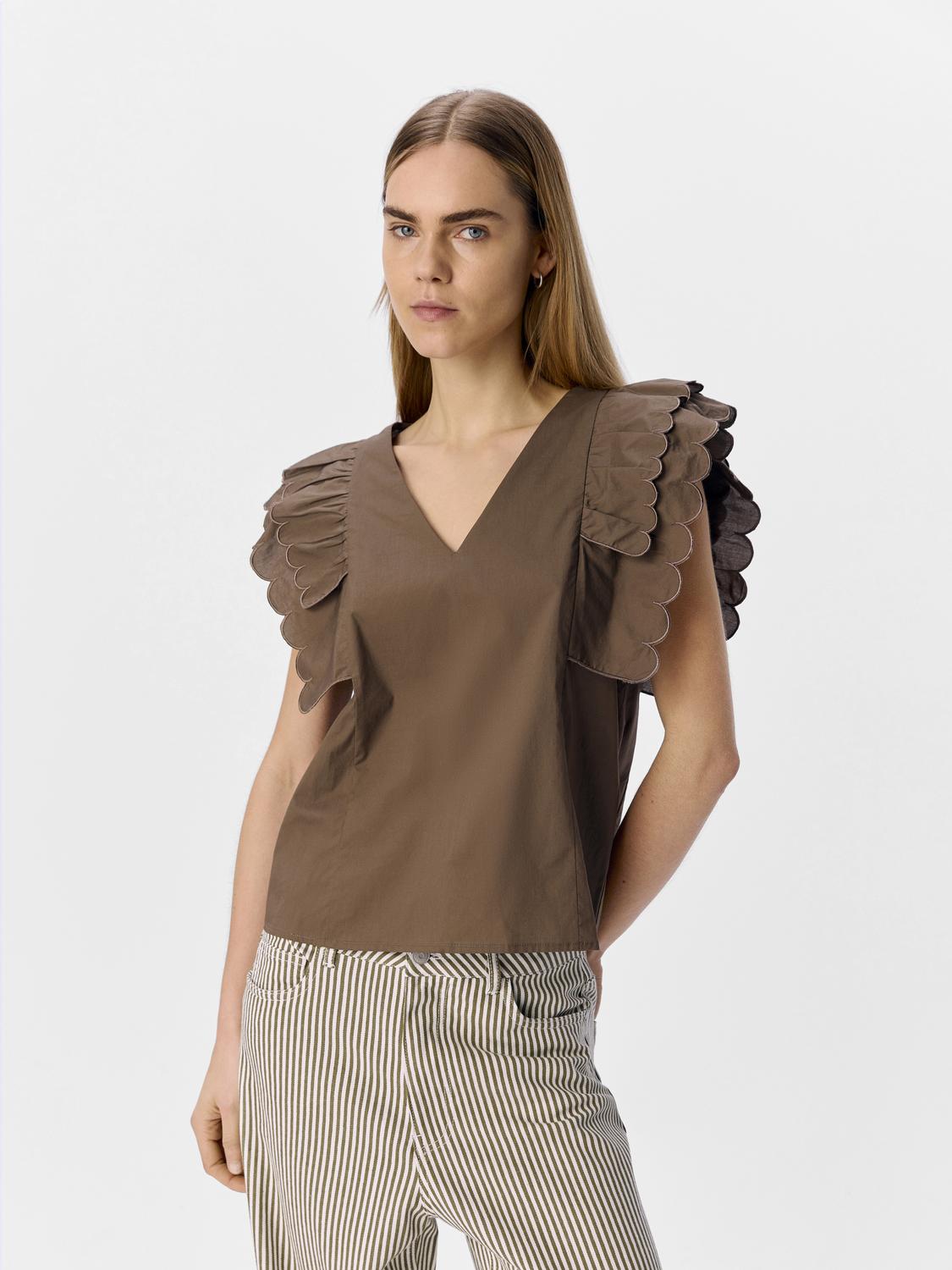 model_shot-front