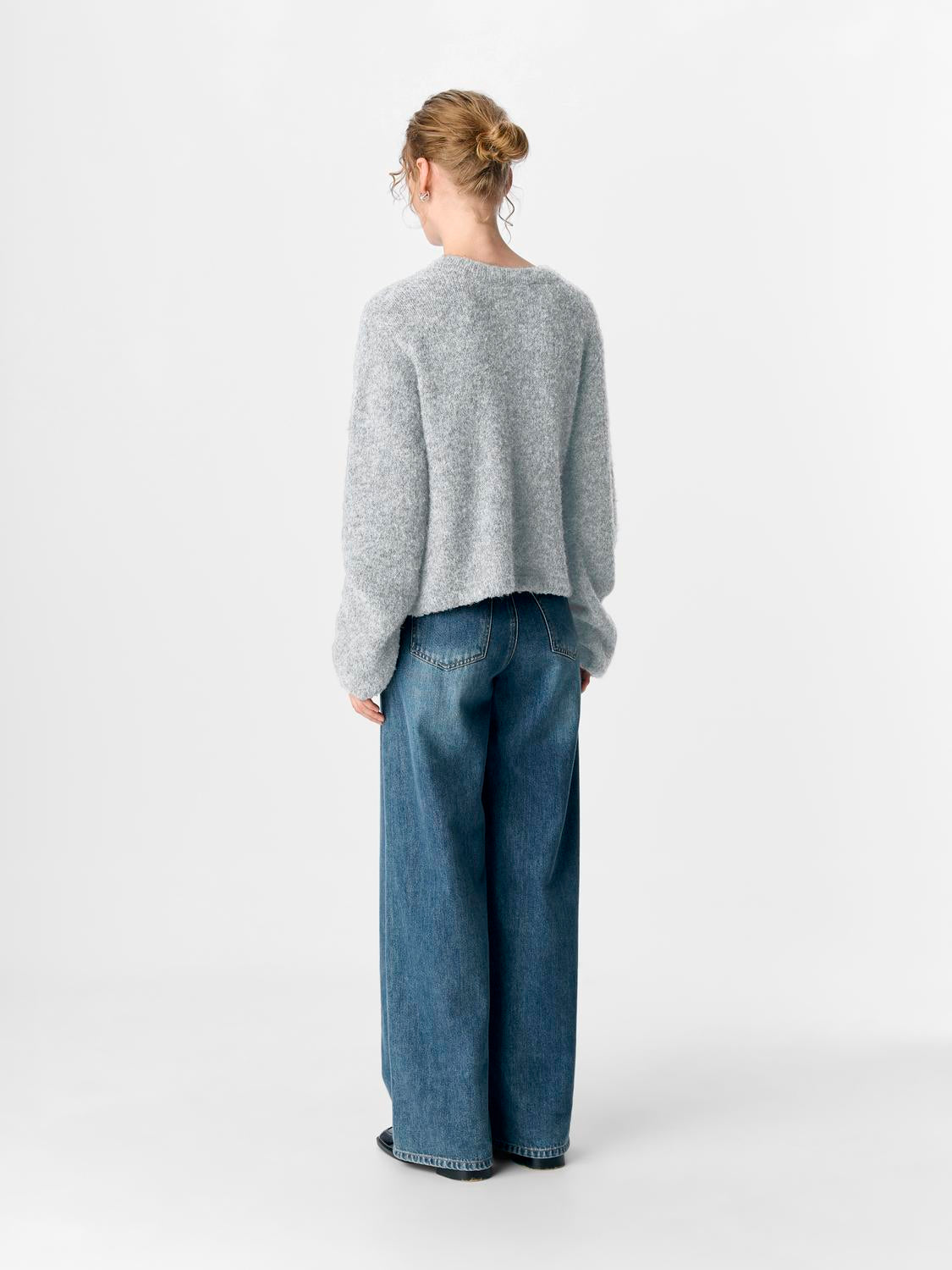 model_shot-back