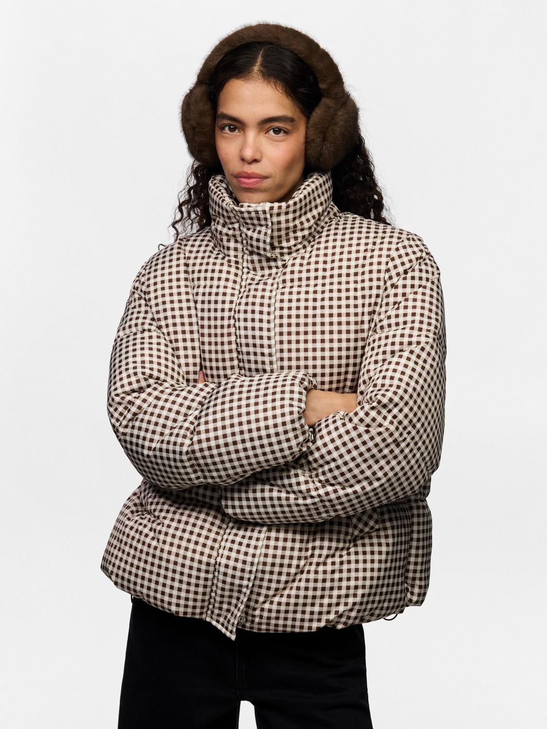model_shot-back